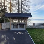 Nyaraló Klif Vacation With Sauna And Terrace Cerklje na Gorenjskem